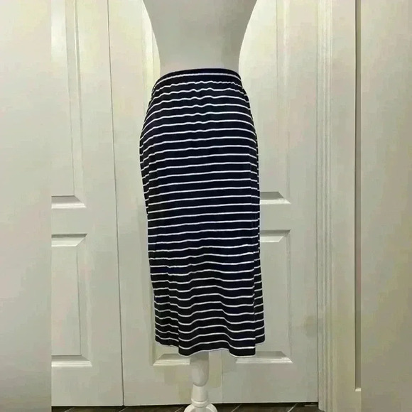 ✨Navy blue and white striped maxi shirt. Max studio size small - Picture 3 of 4
